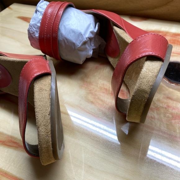 Toetos Wedge Ankle Strap Sandals - Picture 12 of 12